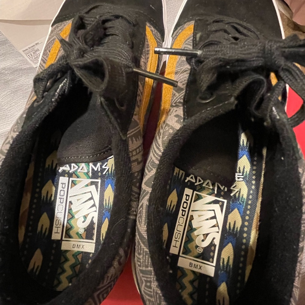 Vans - Picture 3 of 7